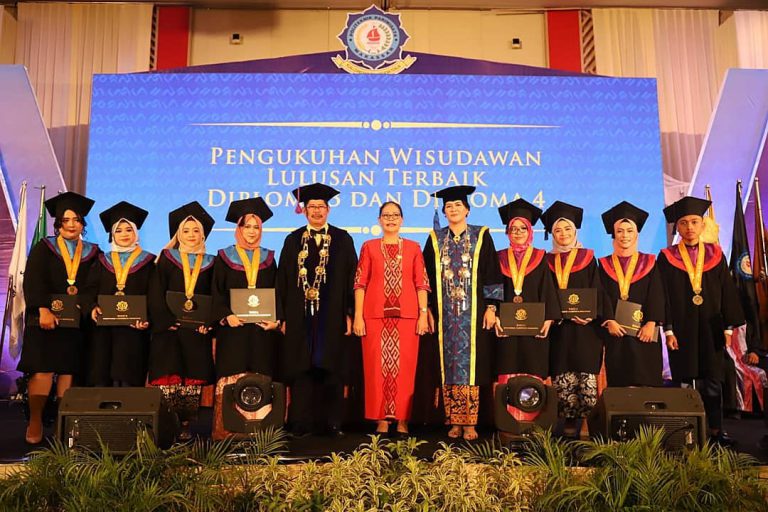 lulusan terbaik tahun 2019